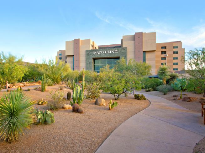 Edificios del campus de Mayo Clinic en Phoenix, Arizona.